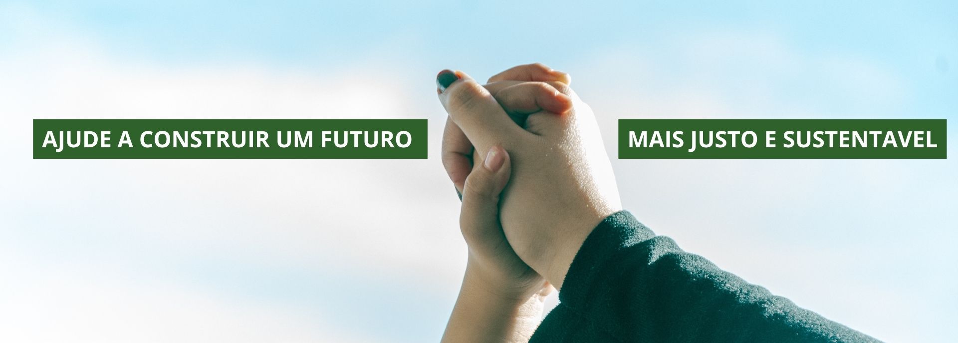 maos entrelaçadas com o céu de fundo